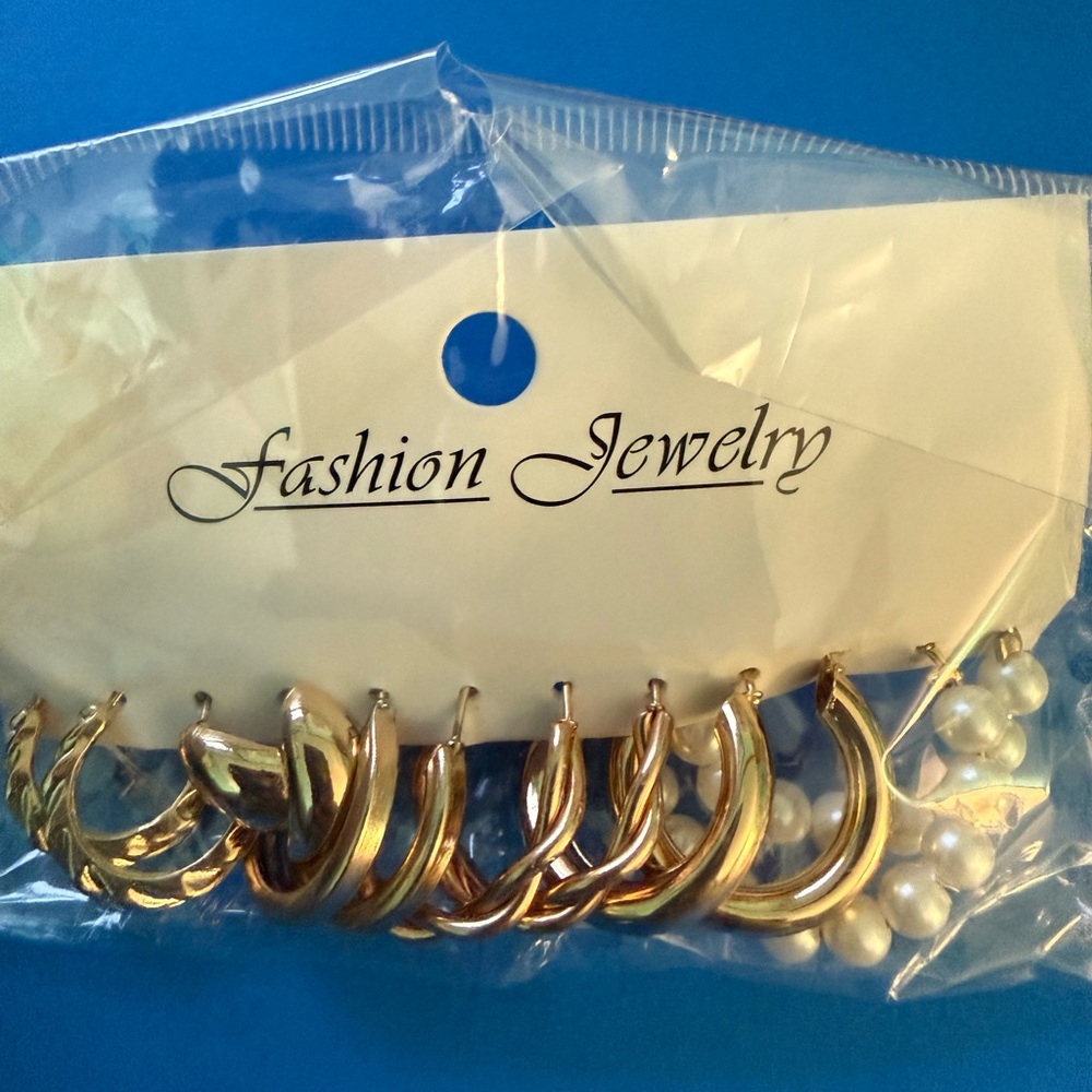 Gold-Tone Hoop Earrings Set of 20 pieces - Picture 7 of 11